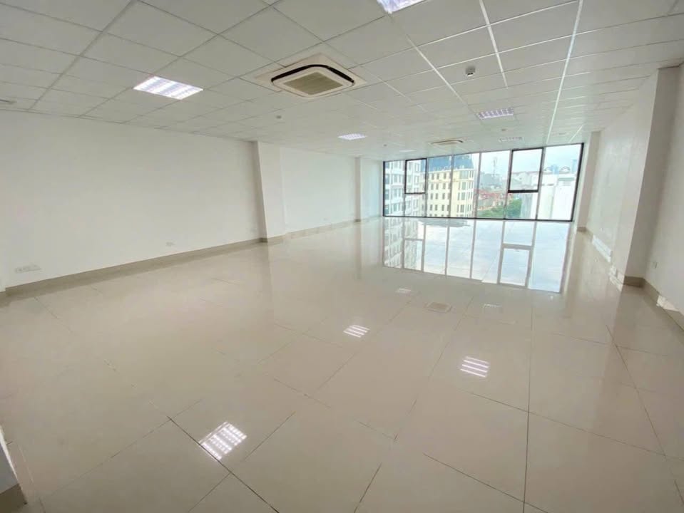 Cho thuê văn phòng 160m² tại quận Cầu Giấy - View mặt tiền, giá 43 triệu/tháng