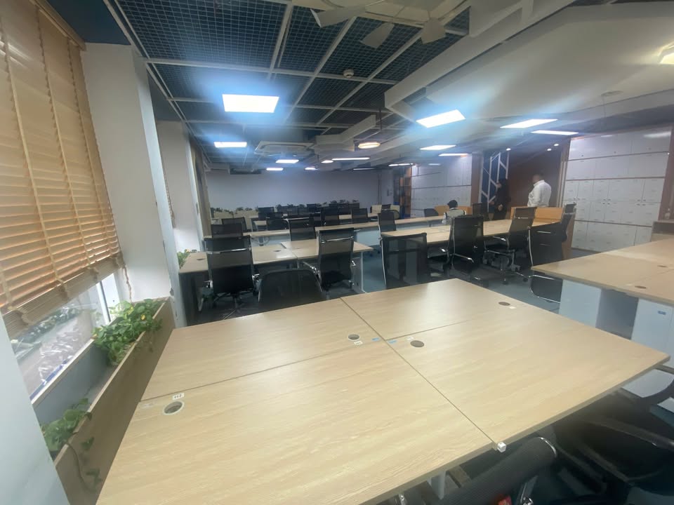 Cho thuê văn phòng Mễ Trì 130m² giá 35 triệu - Vào làm ngay không cần setup!