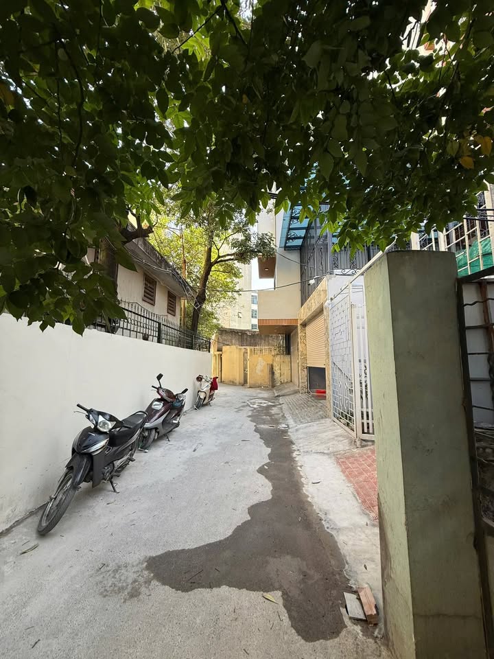 Nhà liền kề phố Xuân La 75m² giá 27 tỷ - Ô tô vào tận nhà, full nội thất!