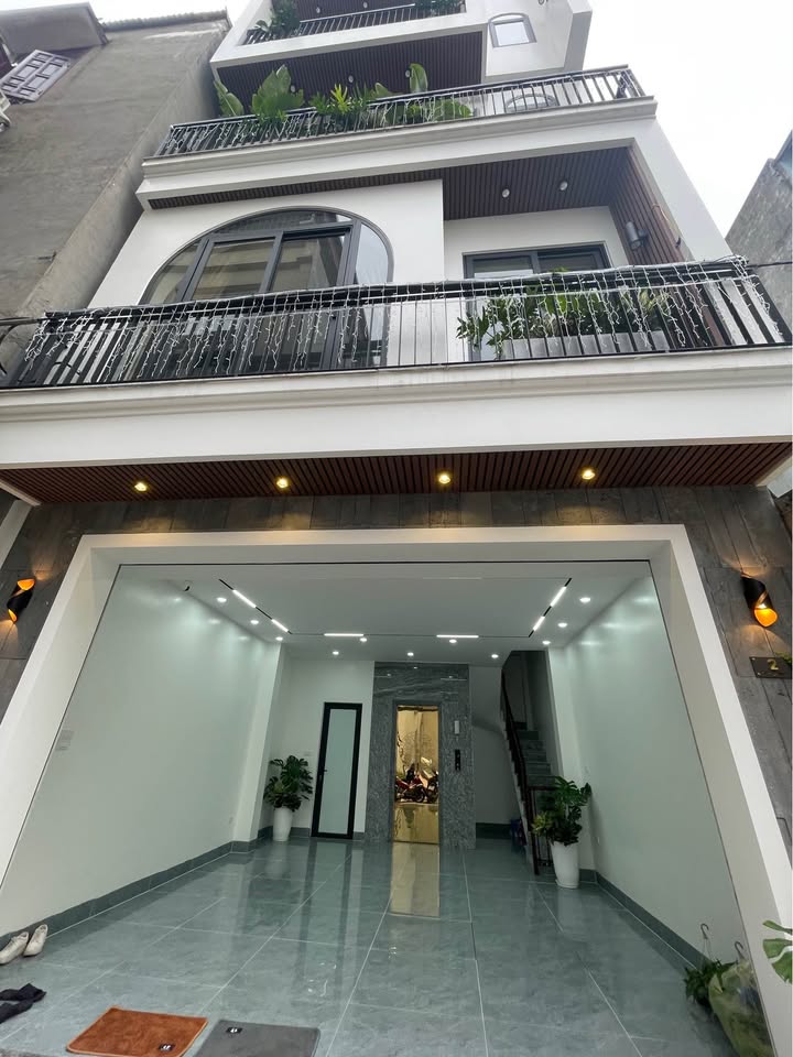 Nhà 6 tầng Thạch Bàn 45m² giá thỏa thuận - Ô tô vào nhà, nội thất đẹp!