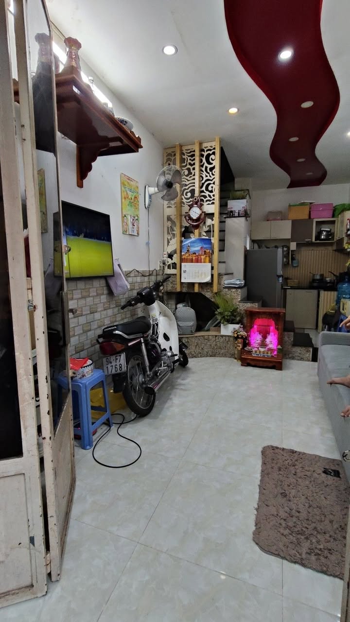 Nhà phố Tân Phú 21m² giá 3.1 tỷ - Sổ đỏ chính chủ, gần Nguyễn Sơn!