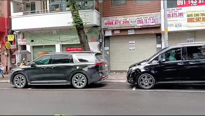 Bán FrontHouse Mặt tiền Đông Du Quận 1 186m² giá 330 tỷ - Hiếm có khó tìm!