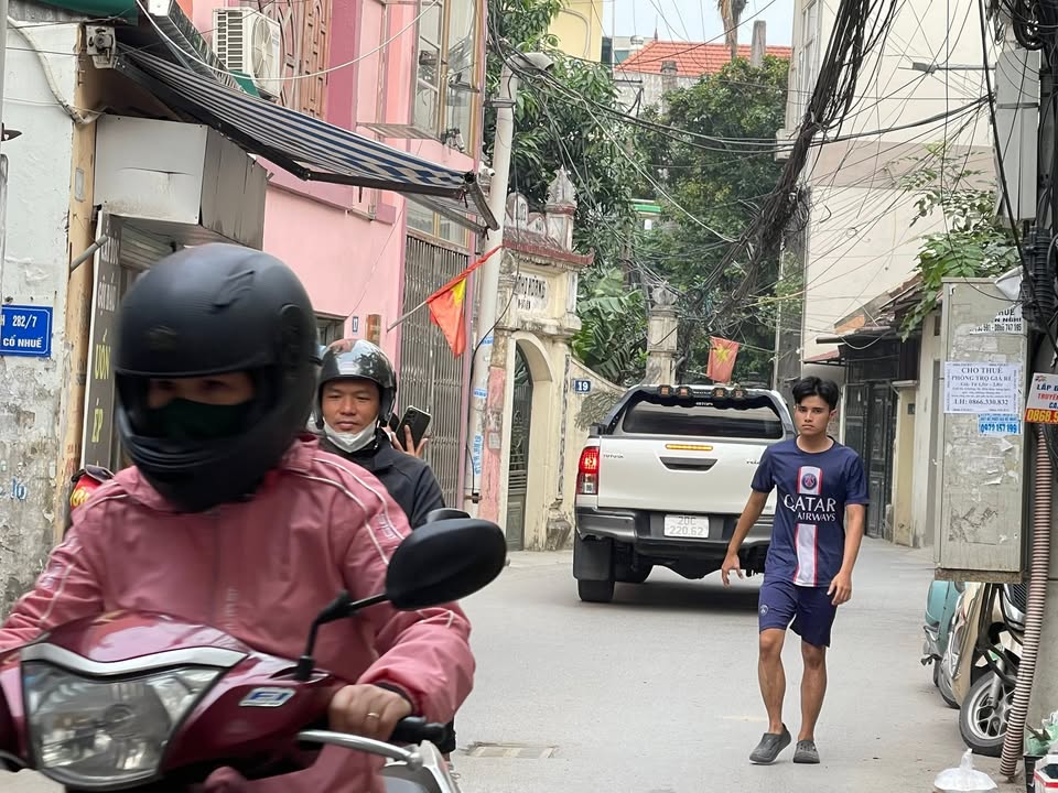 Nhà mặt phố Cổ Nhuế 76m² giá 5.776 tỷ - Đầu tư đẹp, ô tô đỗ cạnh!