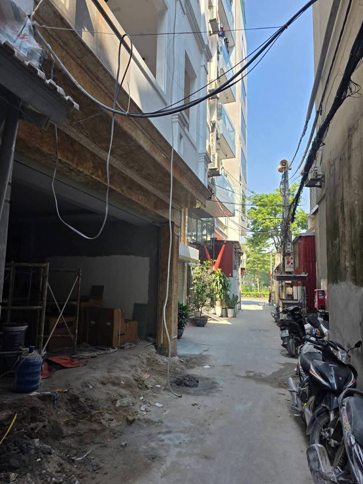 Nhà phố Phạm Văn Đồng, Bắc Từ Liêm, 43m² giá 17 tỷ - Ô tô vào tận nhà, lô góc 7 tầng thang máy!
