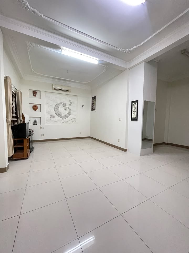 Nhà cho thuê 4 tầng Phạm Văn Nghị 111m² giá 30 triệu - Địa điểm lý tưởng tại Hải Châu!