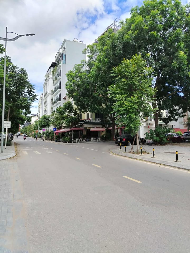 Nhà 75m² 7 tầng tại Công viên Ngọc Thụy - Kinh doanh sầm uất chỉ 250 triệu!