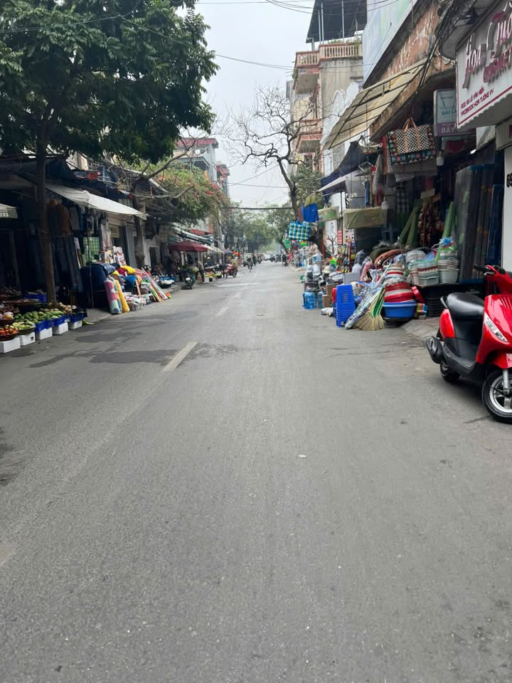 Nhà mặt phố Lê Văn Hiến 31m² giá 6.95 tỷ - Kinh doanh sầm uất ngay gần Học viện Tài Chính!