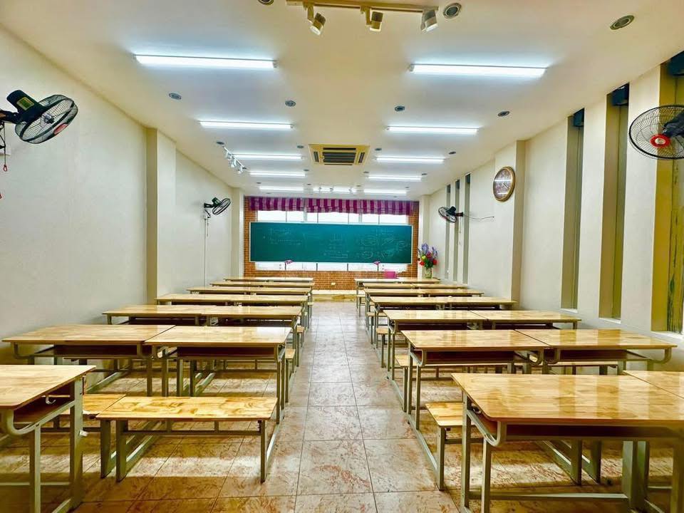 Cho thuê văn phòng tại Ngõ Xã Đàn 2, Đống Đa, 120m² - Không gian làm việc lý tưởng!