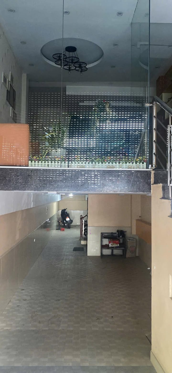 Mặt bằng kinh doanh cho thuê phố Thái Hà, Đống Đa 100m² giá 38 triệu - Phù hợp mô hình sạch!