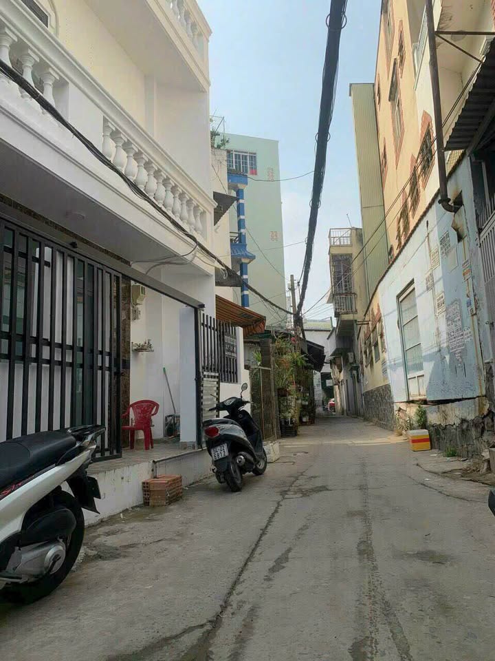 Bán nhà hẻm 1113 Huỳnh Tấn Phát, Quận 7, 18m² giá 1.45 tỷ - Nhà mới đẹp, an ninh tuyệt đối!