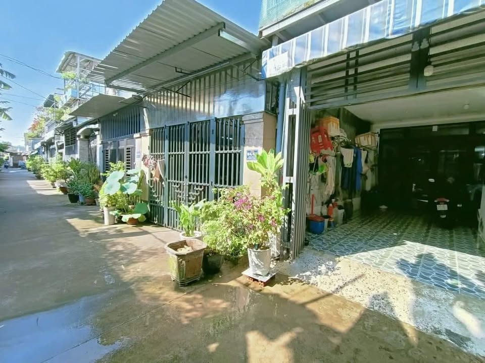 Nhà 1 Lầu 1 Trệt Tại Tân Đông Hiệp, Dĩ An 100m² Giá 2.9 Tỷ - Gần Chợ và Sân Vận Động!