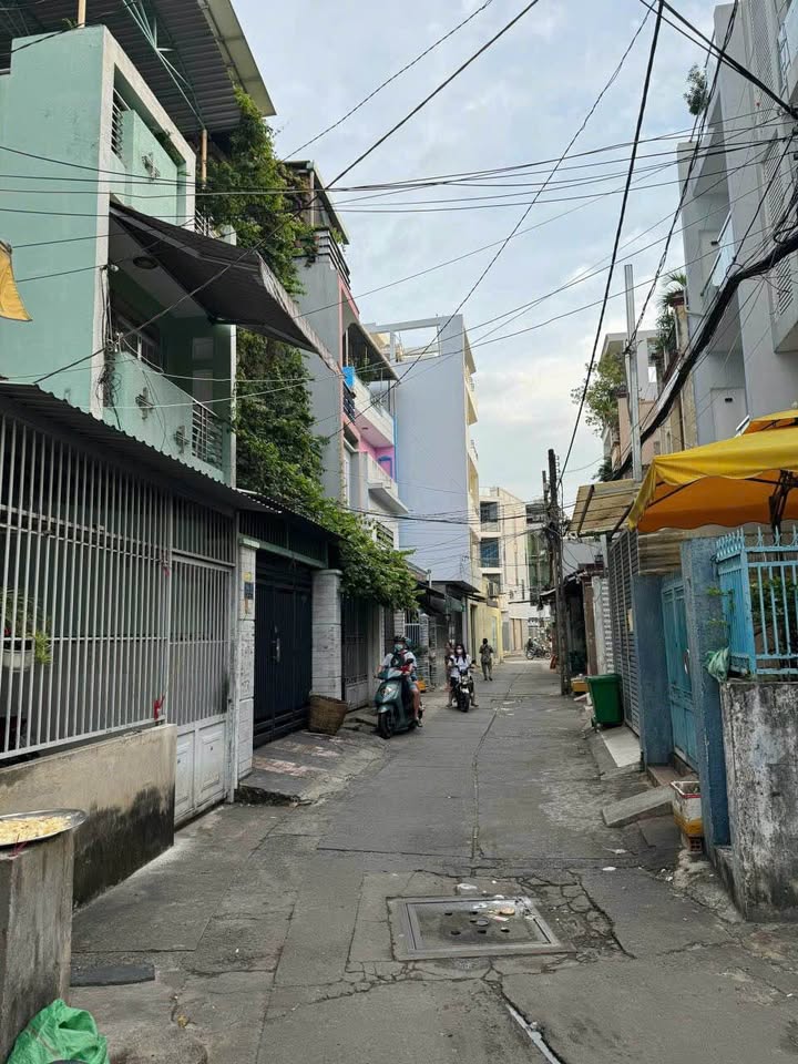 Nhà hẻm xe hơi Trịnh Đình Trọng, Phú Trung 35m² giá 3.45 tỷ - Cơ hội vàng cho nhà đầu tư!