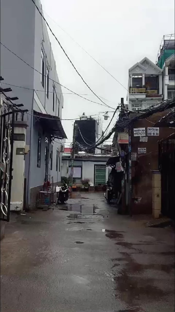 Nhà mặt tiền hẻm Huỳnh Tấn Phát, Quận 7 - Giá chỉ 4 triệu/tháng!