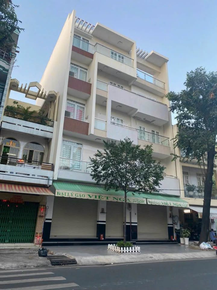 FrontHouse mặt tiền Nhật Tảo Quận 10 giá 23 tỷ - Cơ hội kinh doanh tuyệt vời!