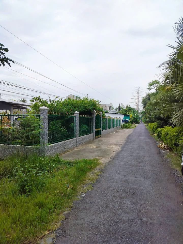 Nhà phố mặt tiền Xà Lan, phường 7, Sóc Trăng 304m² giá 1.3 tỷ - Khu vực đông đúc, thuận tiện sống!