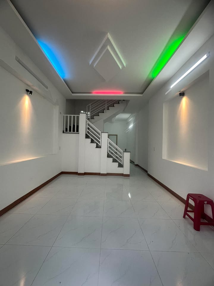 Nhà bán khu Vĩnh Hòa Nha Trang 70m² giá 4.7 tỷ - Gần biển và bến du thuyền!