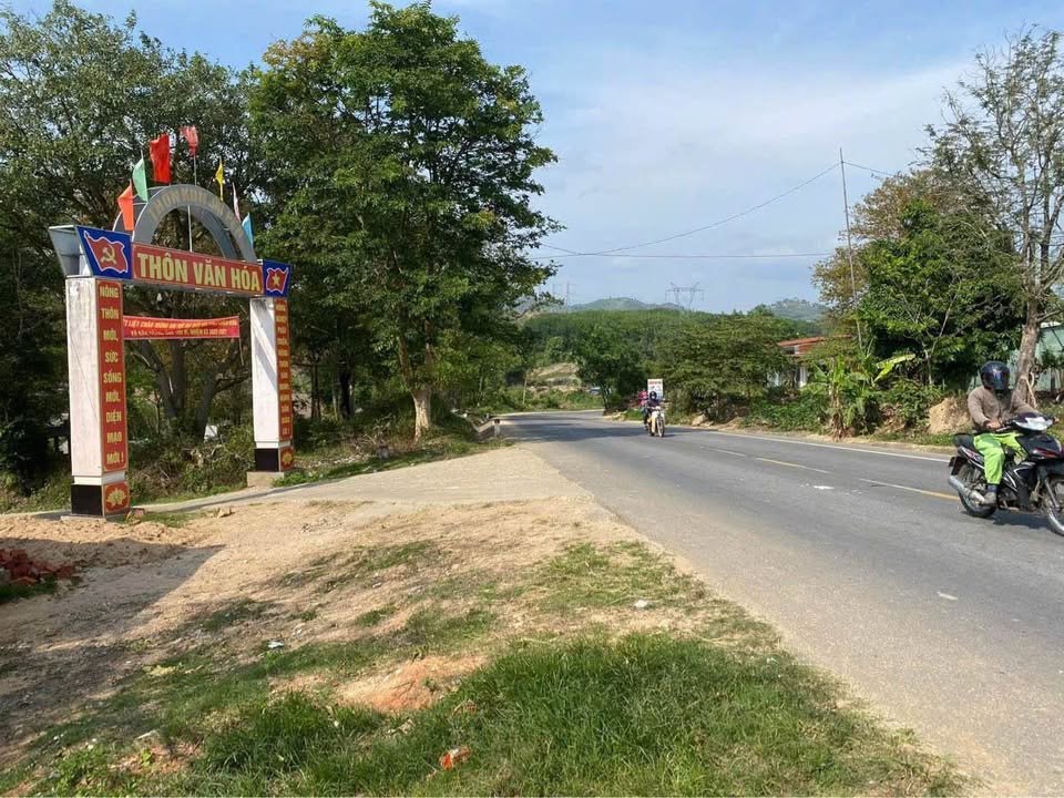 Đất mặt tiền Quốc lộ 24, Đăk Tờ Re, 1400m² chỉ 1.7 tỷ - Kinh doanh thuận lợi!