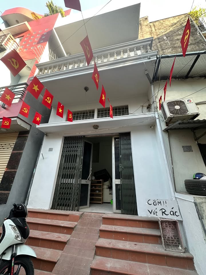 Nhà nguyên căn cho thuê tại ngõ 515 Hoàng Hoa Thám, diện tích 30m² - Thiết kế hợp lý, tiện nghi!