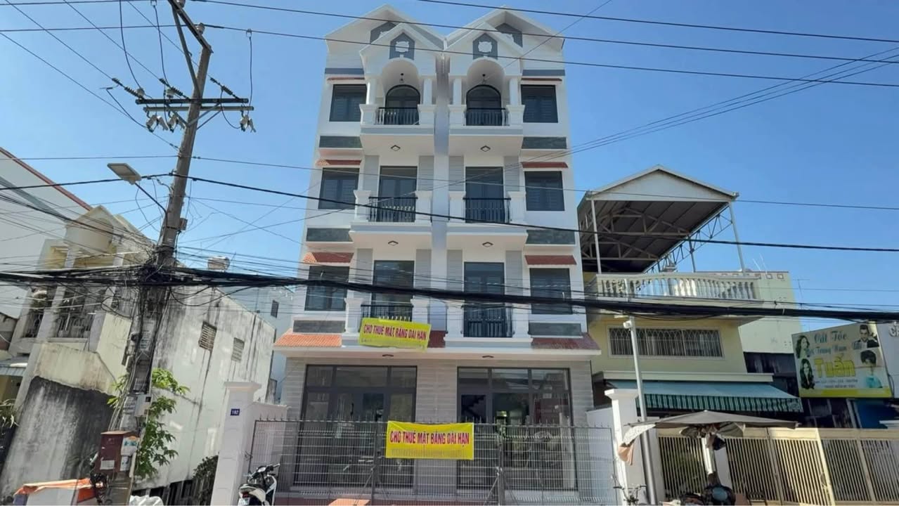 Cho thuê tòa nhà mặt tiền Thủ Khoa Huân 200m² - Vị trí đắc địa, kết cấu hiện đại!