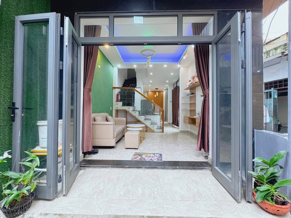 Nhà 3 tầng mặt kiệt Hàm Nghi, Đà Nẵng 40m² giá 3.79 tỷ - Sẵn sàng ở ngay!