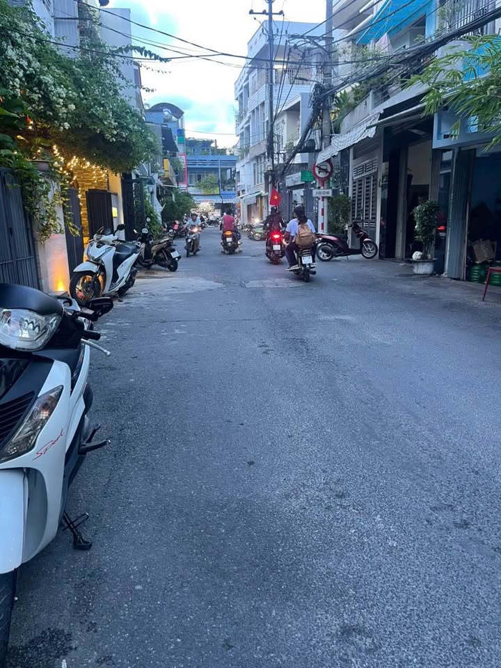 Nhà 2 tầng K47 Lý Thái Tổ, 72m² giá 7 tỷ - Hướng Đông mát mẻ