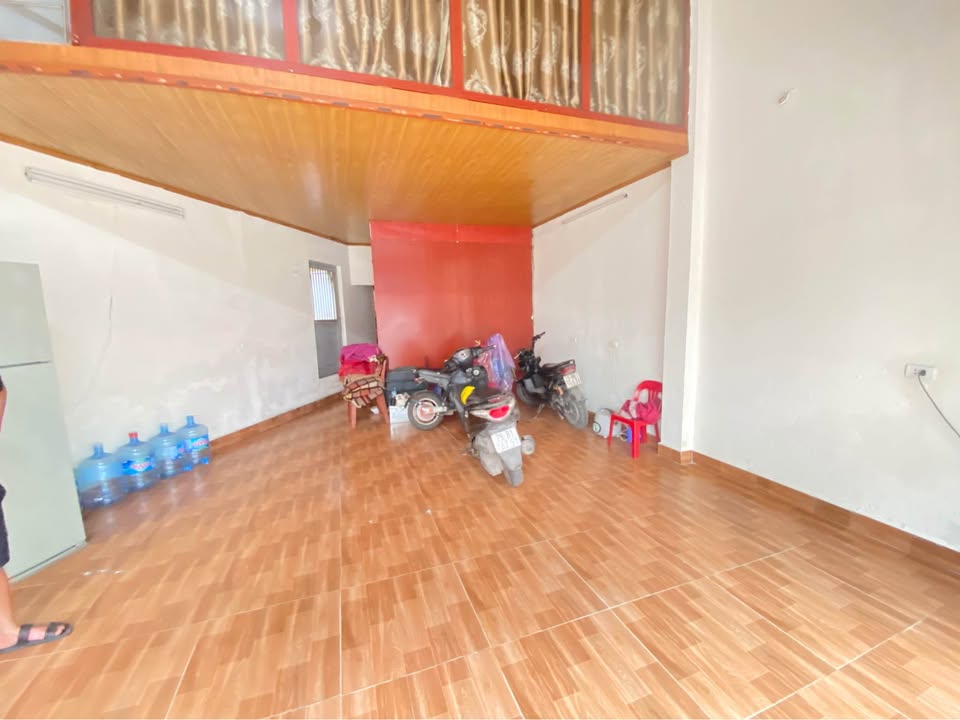 Cho thuê mặt bằng tầng 1 mặt phố Phú Viên 20m² giá 4 triệu - Thương lượng linh hoạt!