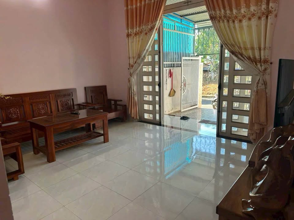 Nhà hẻm 30 Tây Sơn, Bảo Lộc 123m² giá 3.35 tỷ - Sân đậu ô tô tiện lợi!