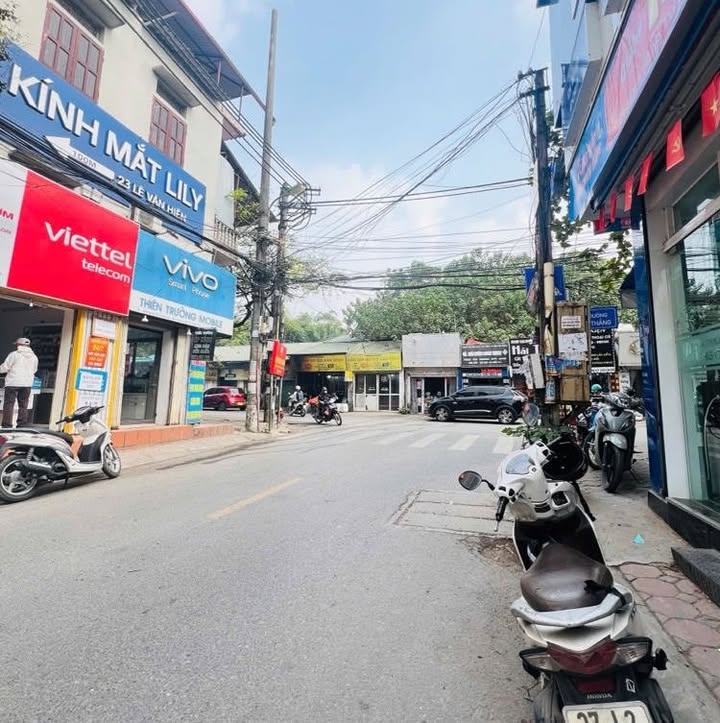 Nhà mặt phố Lê Văn Hiến, Đông Ngạc 40m² giá 11.8 tỷ - Kinh doanh sầm uất!
