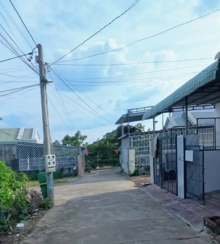 Đất nền góc 2 mặt tiền đường Nguyễn Huệ, Tân Xuân, 202.4m² giá 1.5 tỷ - Cơ hội đầu tư hiếm có!