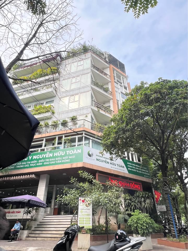 Cho thuê mặt phố Lạc Long Quân 85m² - Tòa nhà 7 tầng phù hợp văn phòng và kinh doanh