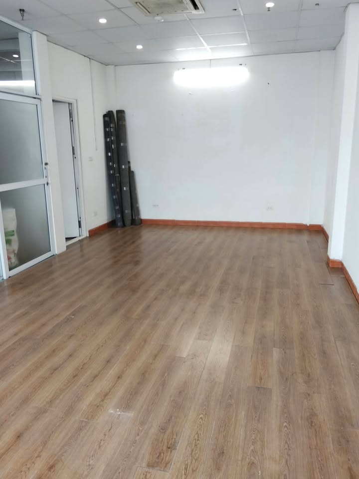 Văn phòng cho thuê tại Nguyễn Khang, Cầu Giấy 50m² giá 7.2 triệu - Địa điểm lý tưởng cho kinh doanh!