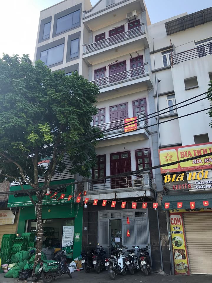 Nhà nguyên căn 5 tầng mặt tiền 5m tại phố Mai Dịch - Chỉ 28 triệu/tháng!