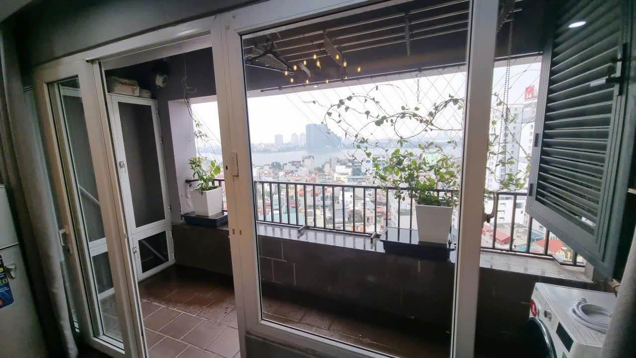 Căn hộ 90m² ngõ 28 Xuân La giá 16 triệu - Full đồ view hồ Tây