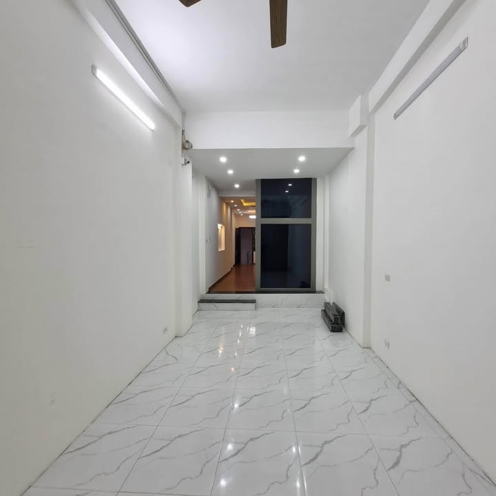 Nhà Mặt phố Hoàng Hoa Thám, Ba Đình 60m² giá 18.9 tỷ - Kinh doanh đỉnh cao!