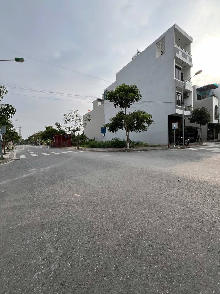 Đất lô góc TDC Đồng Lôi 108m² giá 5 tỷ - Kinh doanh tốt, dân cư đông đúc!