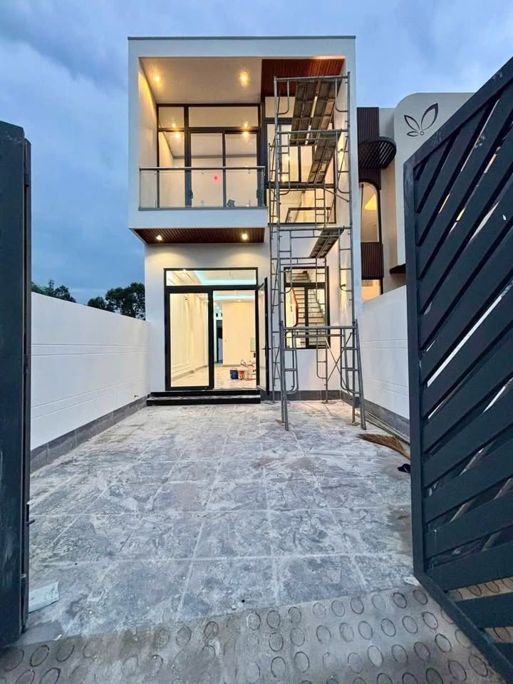Nhà phố Tân An, Thủ Dầu Một, Bình Dương 109.2m² giá 2.68 tỷ - Thiết kế hiện đại, ô tô vào nhà!