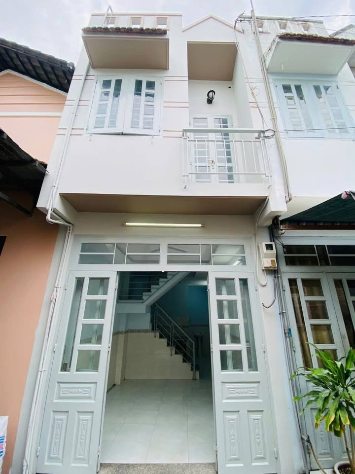 Nhà phố Thạnh Lộc, Quận 12, 25.6m², giá 1.3 tỷ - Sổ đỏ chính chủ, sẵn sàng vào ở!