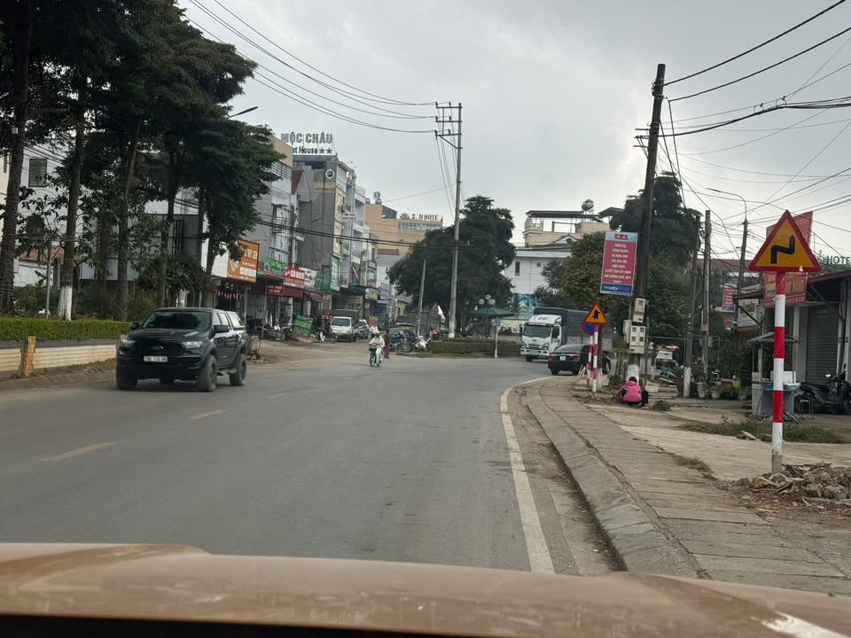 Đất trung tâm Nông Trường Mộc Châu 92m² giá 5 tỷ - Đầu tư sinh lời ngay!