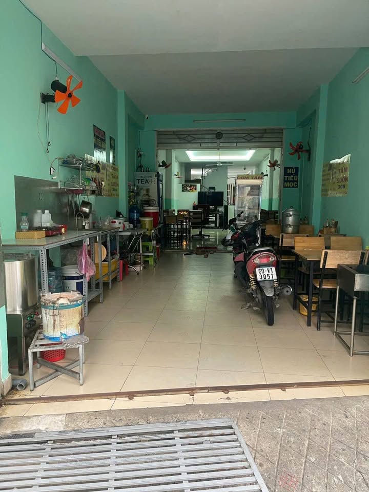 Bán nhà mặt tiền đường Tân Thới Nhất quận 12, 111.8m² giá 8.5 tỷ - Vị trí đẹp, kinh doanh sầm uất!