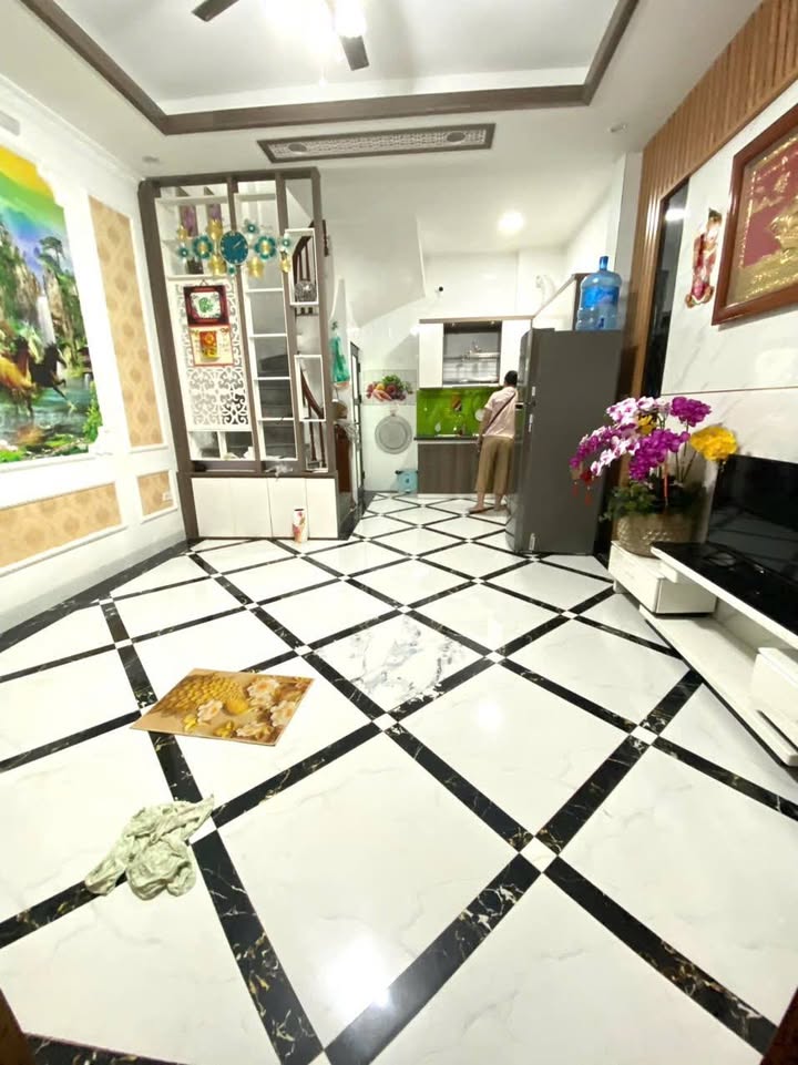 Nhà 5 Tầng cho thuê tại Ngõ 40 Lĩnh Nam 35m² - An ninh tốt, giá 11.5 triệu!