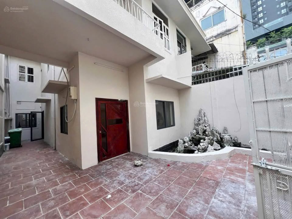 Cho thuê nhà hẻm xe hơi Nguyễn Trãi, quận 1, 350m² - Nhà mới 100%!