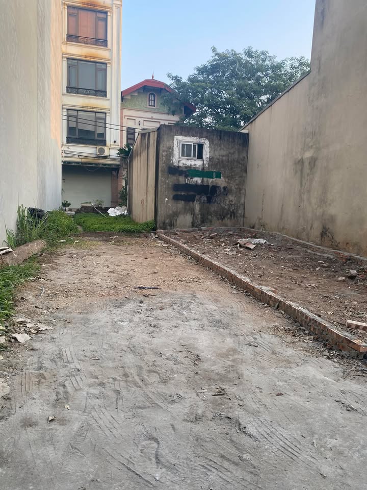 Đất nền Việt Hưng, Long Biên 30m² giá 3.8 tỷ - Ngõ ô tô thông thoáng