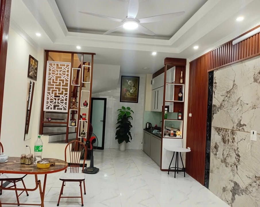Nhà 5 tầng Ngõ 924 Nguyễn Khoái 37m² giá chỉ 7 tỷ - Đầu tư sinh lời ngay!