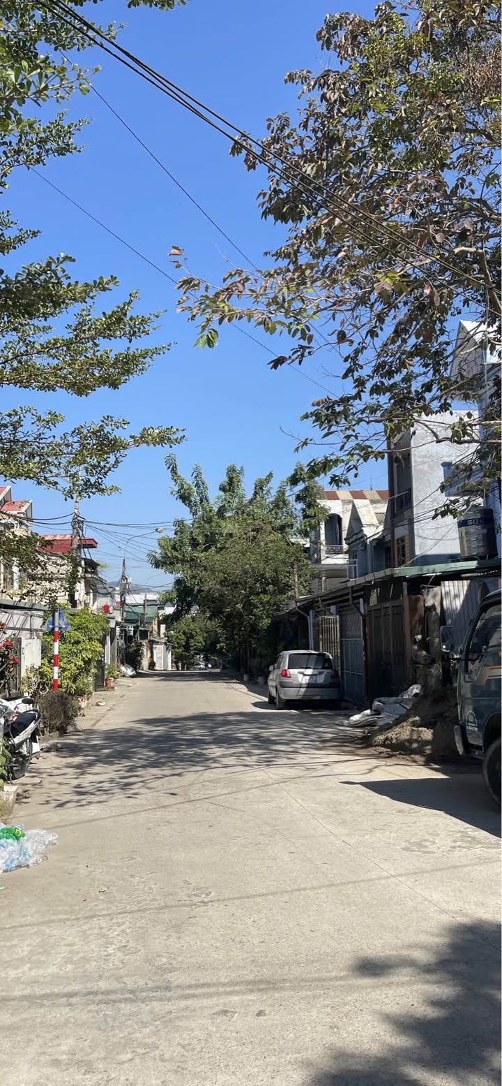 Nhà 2 tầng ở dốc chợ Mận, Hưng Thành, Tuyên Quang - Giá chỉ 3 tỷ