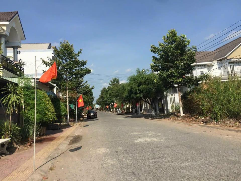 Đất nền đẹp khu tái định cư Long Châu, Vĩnh Long 105m² giá 1.7 tỷ - Đầu tư sinh lời ngay!