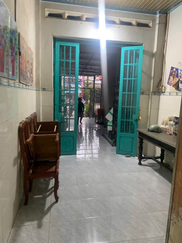 Nhà mặt tiền Nguyễn Văn Linh, Tây Ninh 102m² giá 2 tỷ - Đầu tư sinh lời ngay!