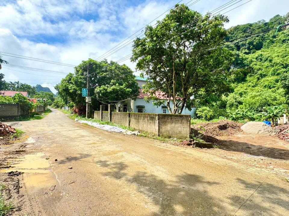 Đất bám hồ Liên Sơn Lương Sơn 726m² giá 4 tỷ - Không khí trong lành, yên tĩnh!