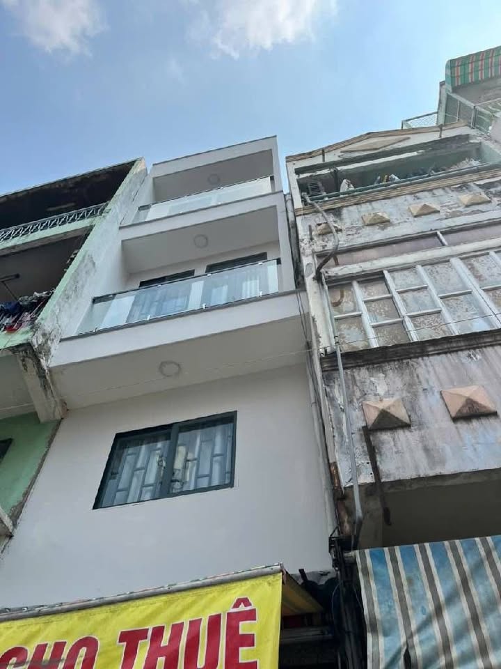 Nhà mặt tiền 4 tầng đường Tháp Mười, quận 6, giá chỉ 4 tỷ - Kinh doanh sầm uất!