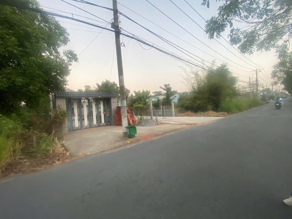 Đất thổ cư mặt tiền kênh A, xã Lê Minh Xuân, Bình Chánh 700m² - Sổ hồng riêng, giá 11 tỷ!