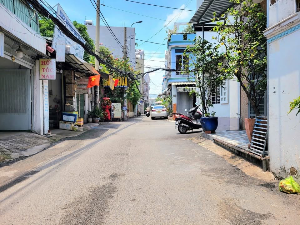 Nhà Phố 5PN Phường 9 Gò Vấp 105m² giá 7.8 tỷ - Kinh doanh sầm uất!